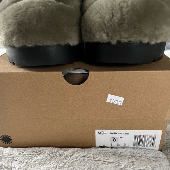 New Ugg Size 8 w super fluff slipper - Picture 6 of 14